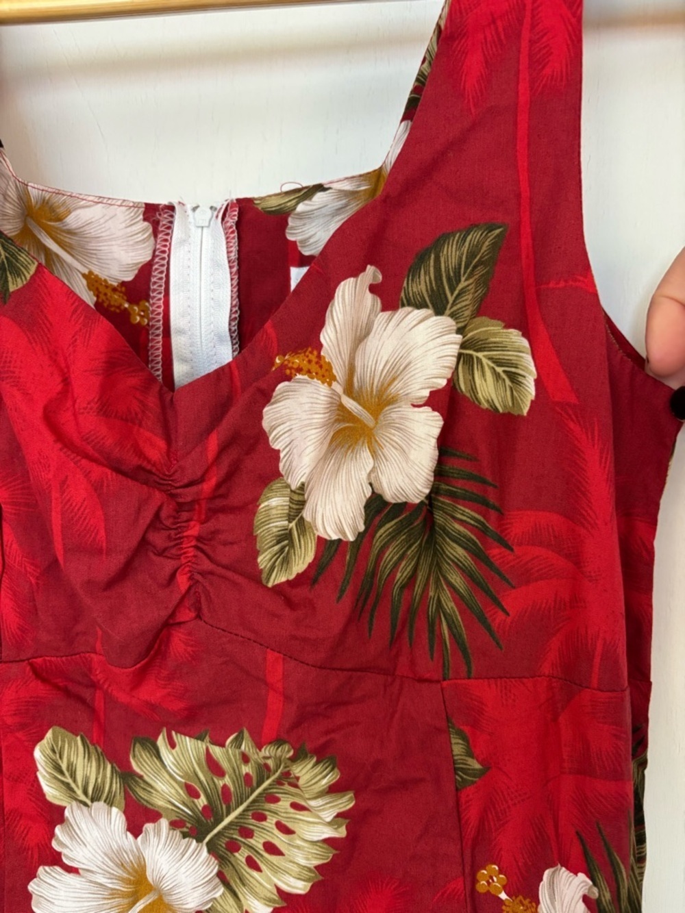 Vintage Hawaiian Dress Floral Size Medium Hibiscus Red Sleeveless Travel Island - Picture 3 of 8